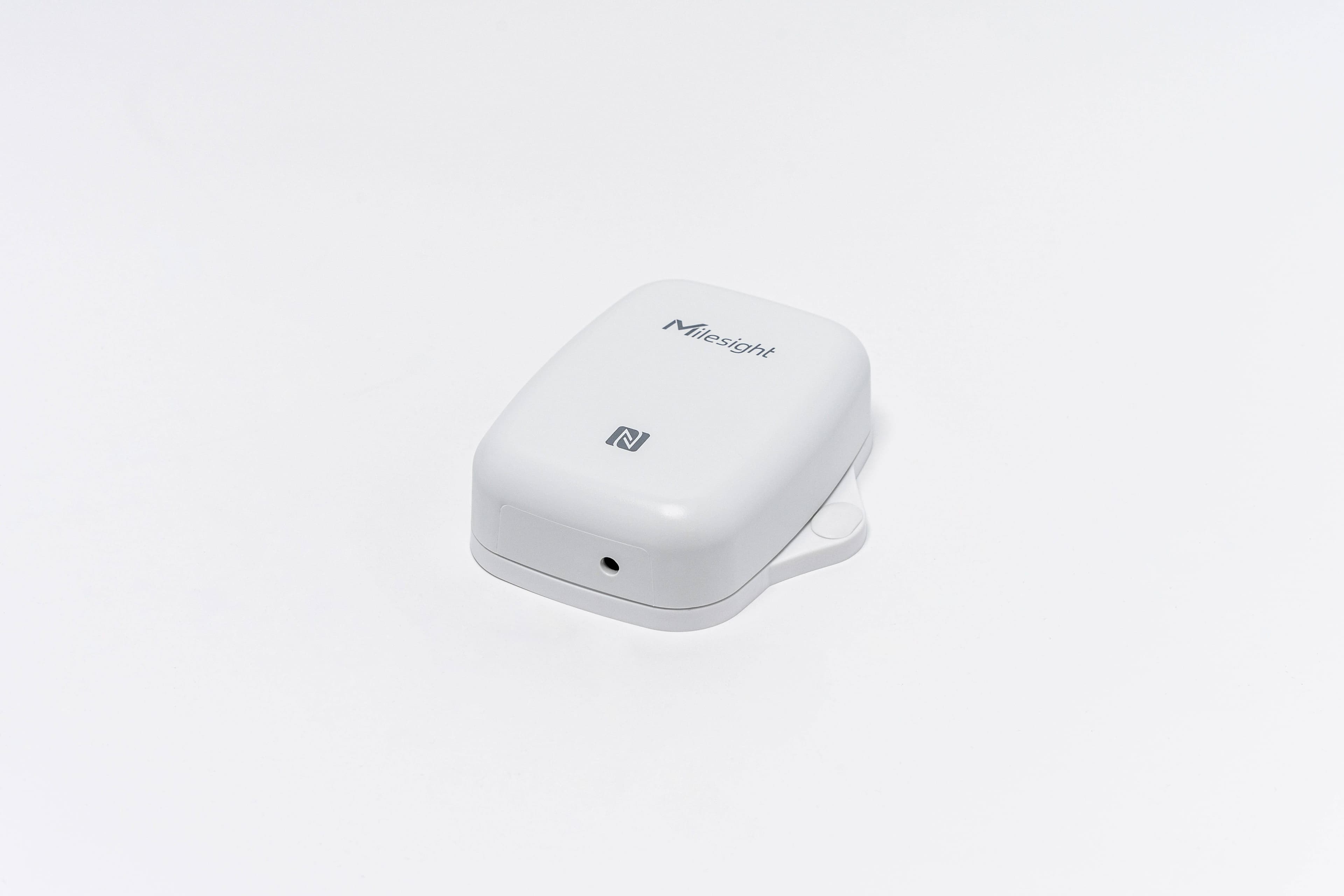 Sensor de temperatura y humedad LoRaWAN EM300-TH-915M exterior